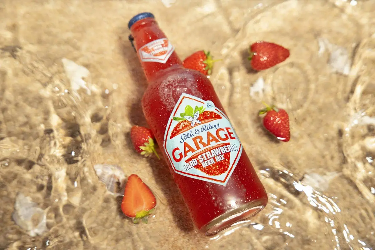 草莓图形标签设计