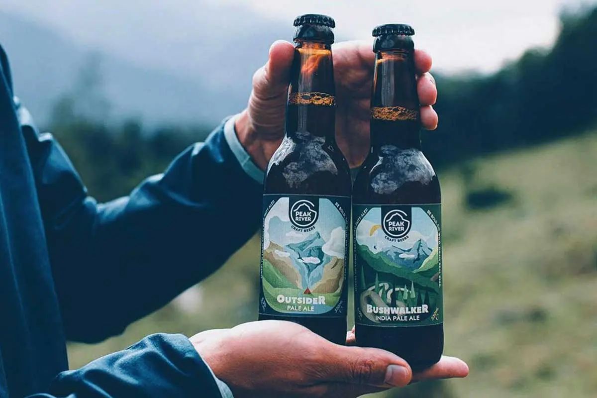 自然风景插画标签设计