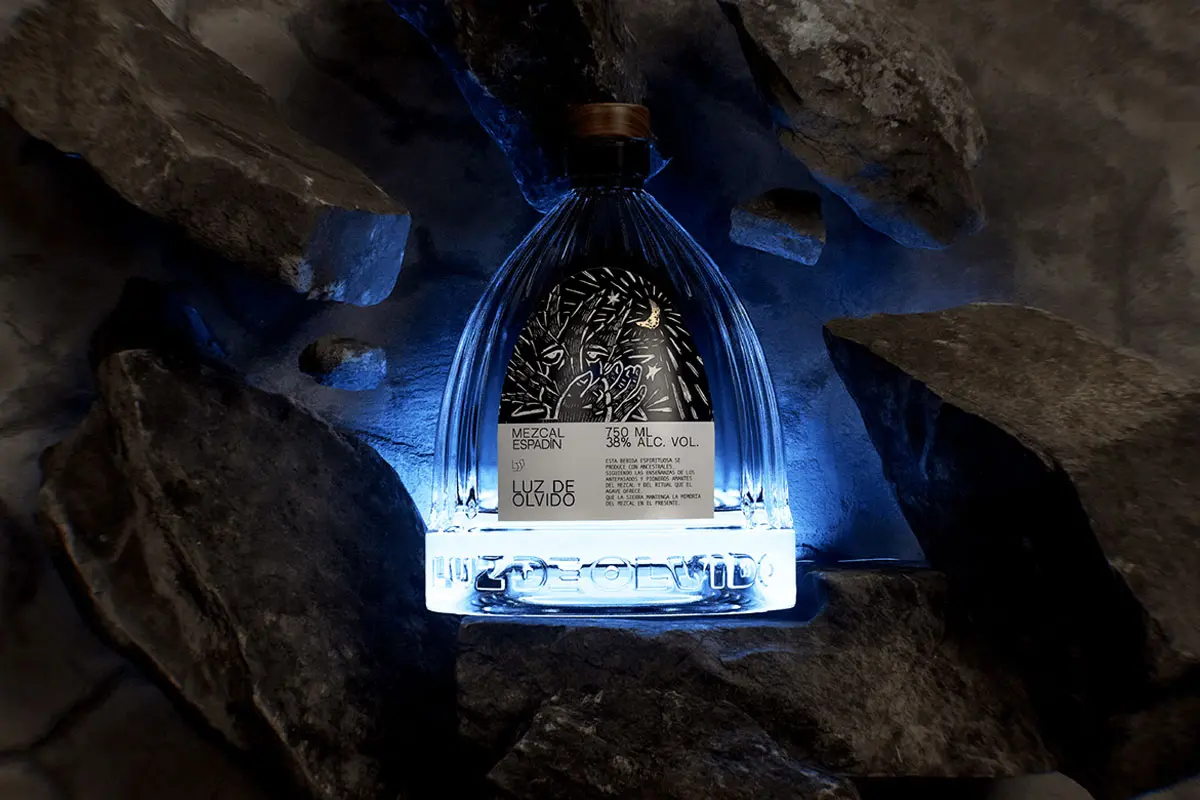 烟花酒瓶标签设计 Luz de Olvido龙舌兰酒包装设计