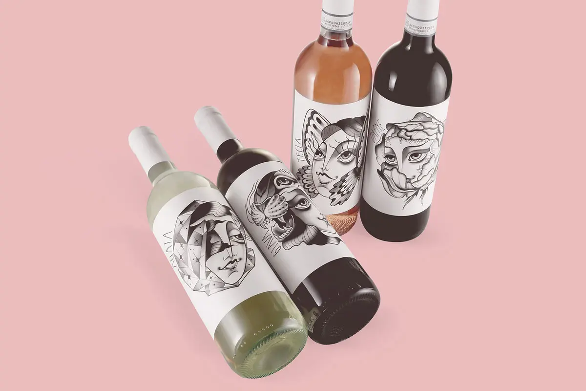 黑白女性人物肖像标签