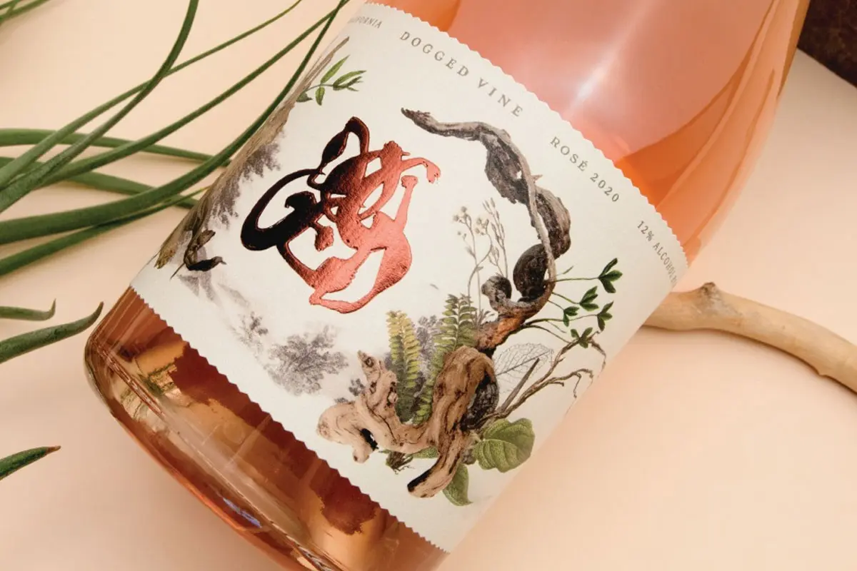 葡萄酒玻璃瓶包装设计 Dogged Vine葡萄酒包装设计