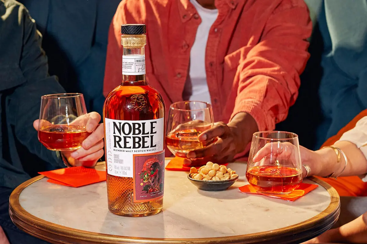 威士忌玻璃瓶包装设计 Noble Rebel混合麦芽威士忌包装设计